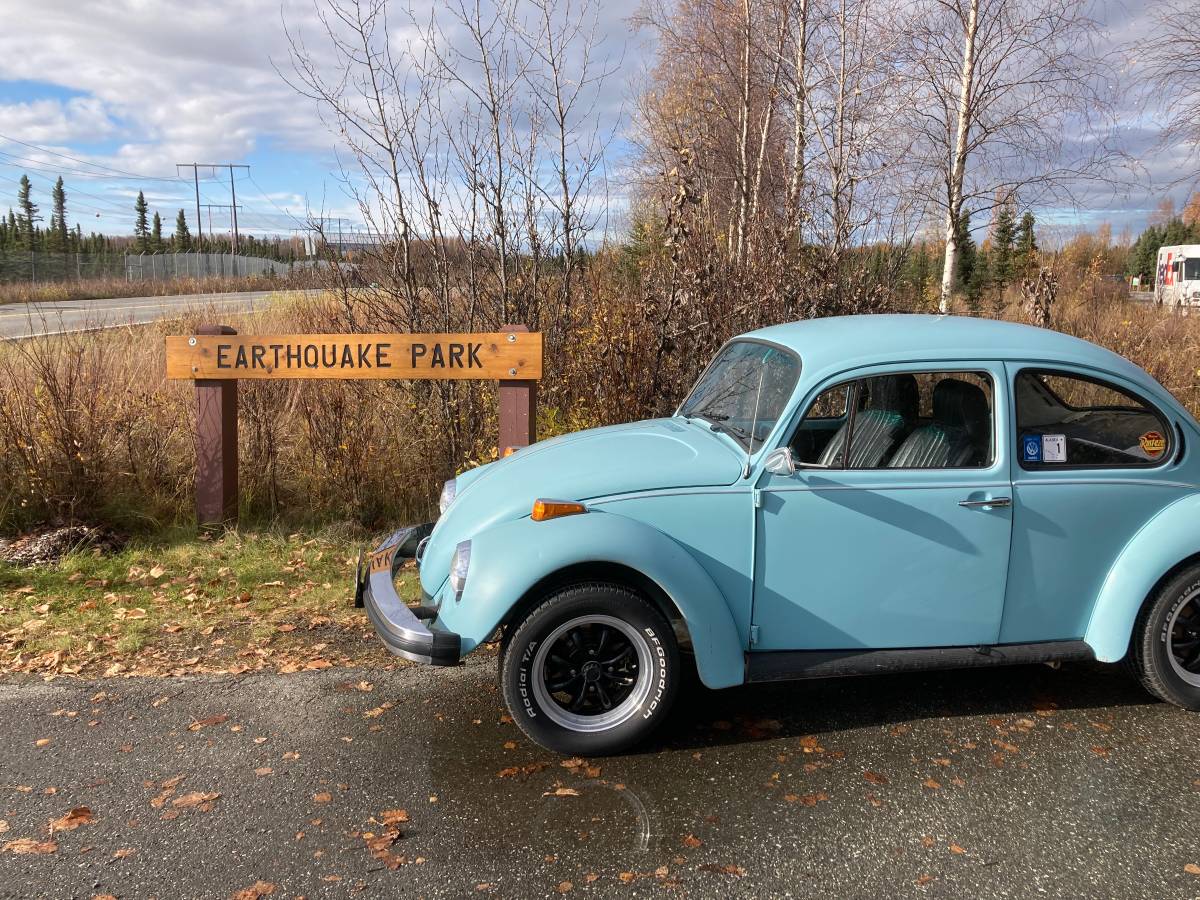 Volkswagen-Beetle-1974-blue-1