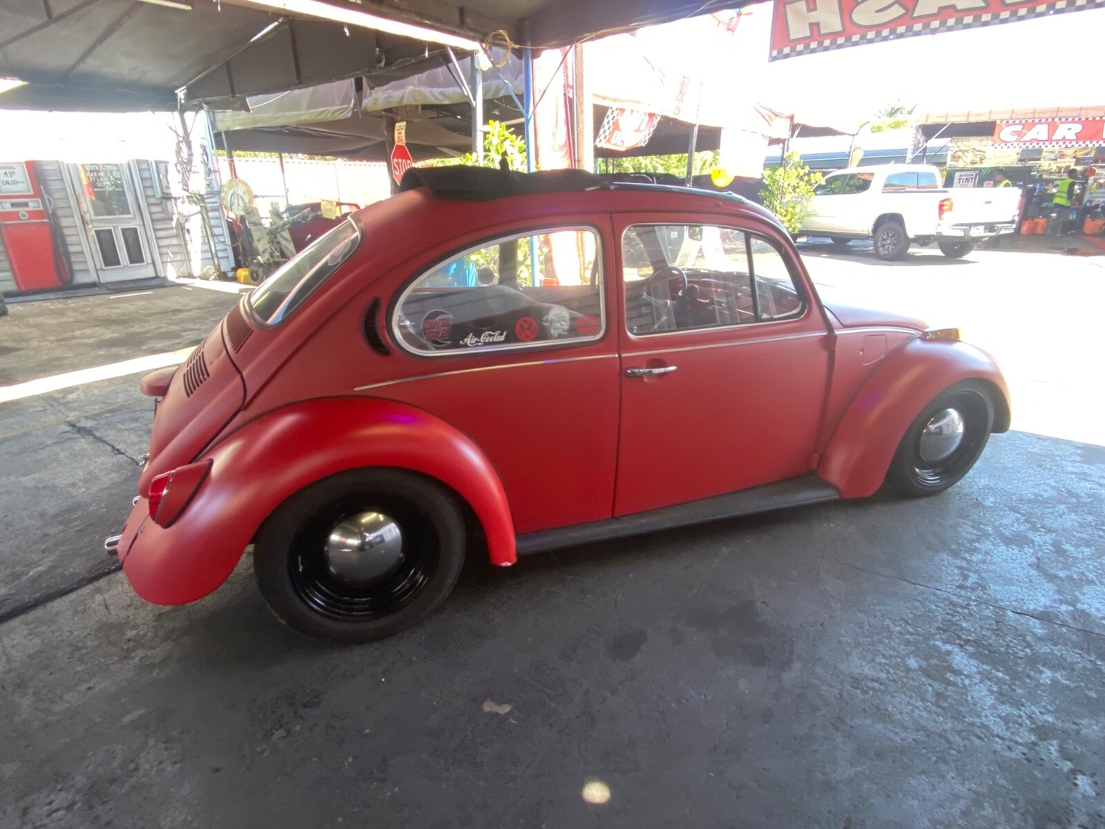 Volkswagen-Beetle-Classic-1974-Coupe-4