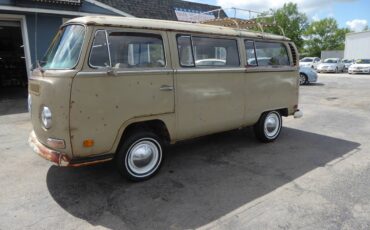 Volkswagen-Bus-1970-custom-1