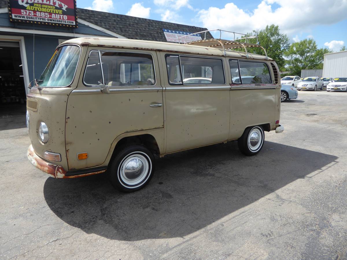 Volkswagen-Bus-1970-custom-1