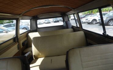 Volkswagen-Bus-1970-custom-13