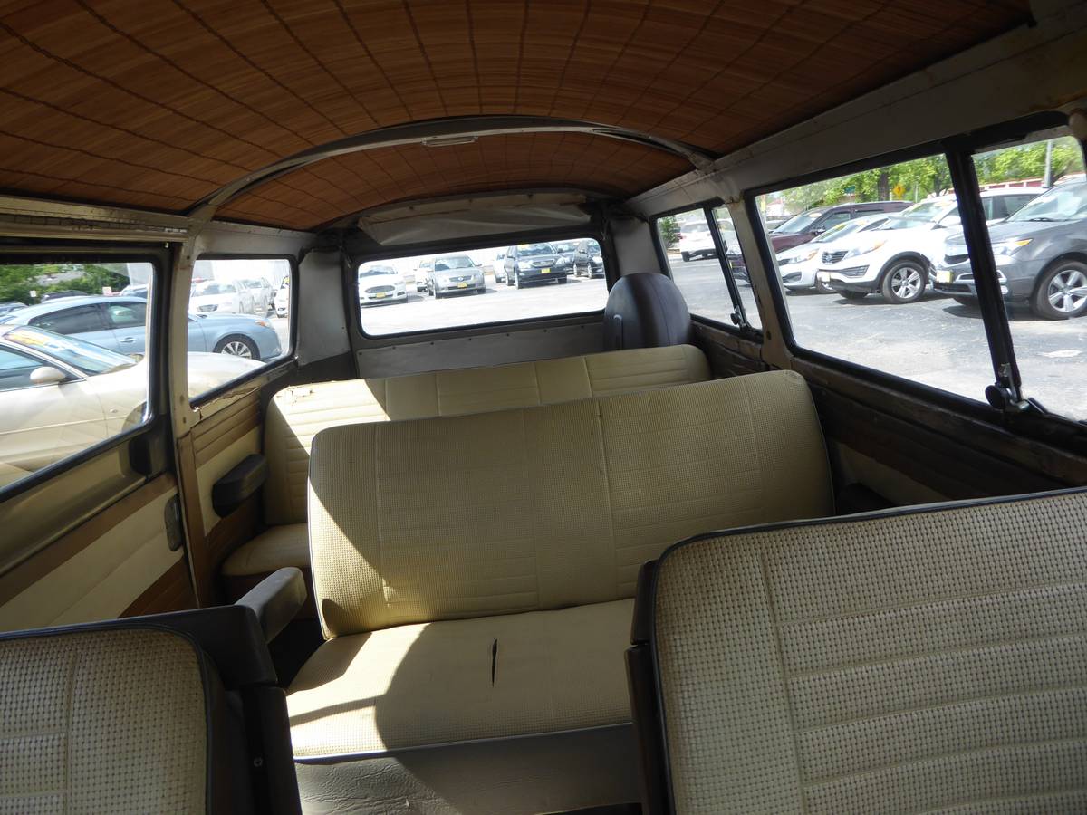 Volkswagen-Bus-1970-custom-13