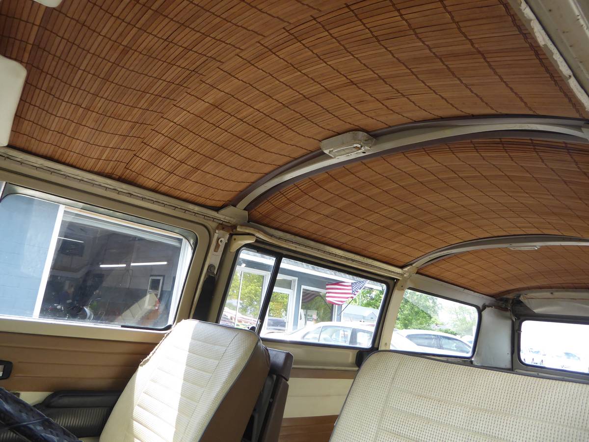 Volkswagen-Bus-1970-custom-14