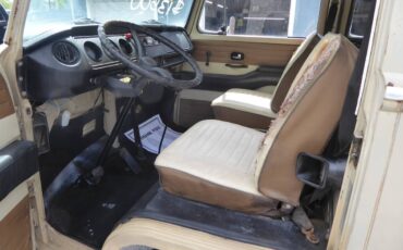 Volkswagen-Bus-1970-custom-15