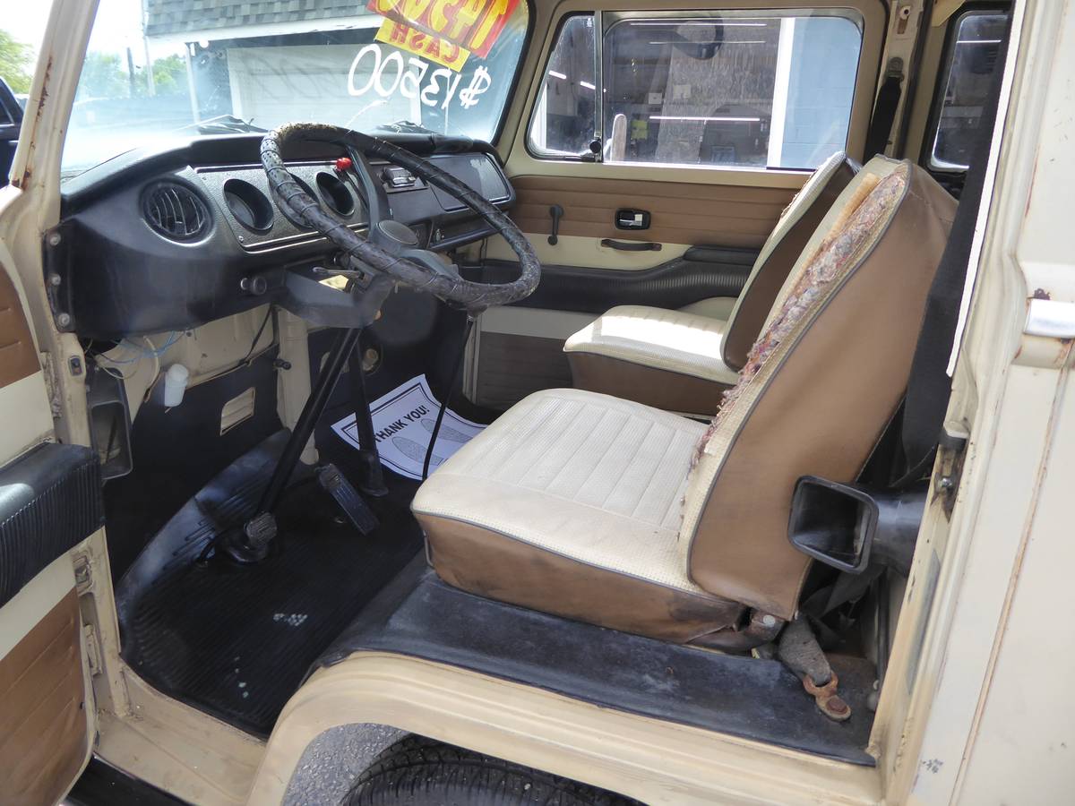 Volkswagen-Bus-1970-custom-15