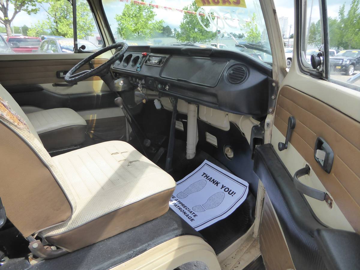 Volkswagen-Bus-1970-custom-16