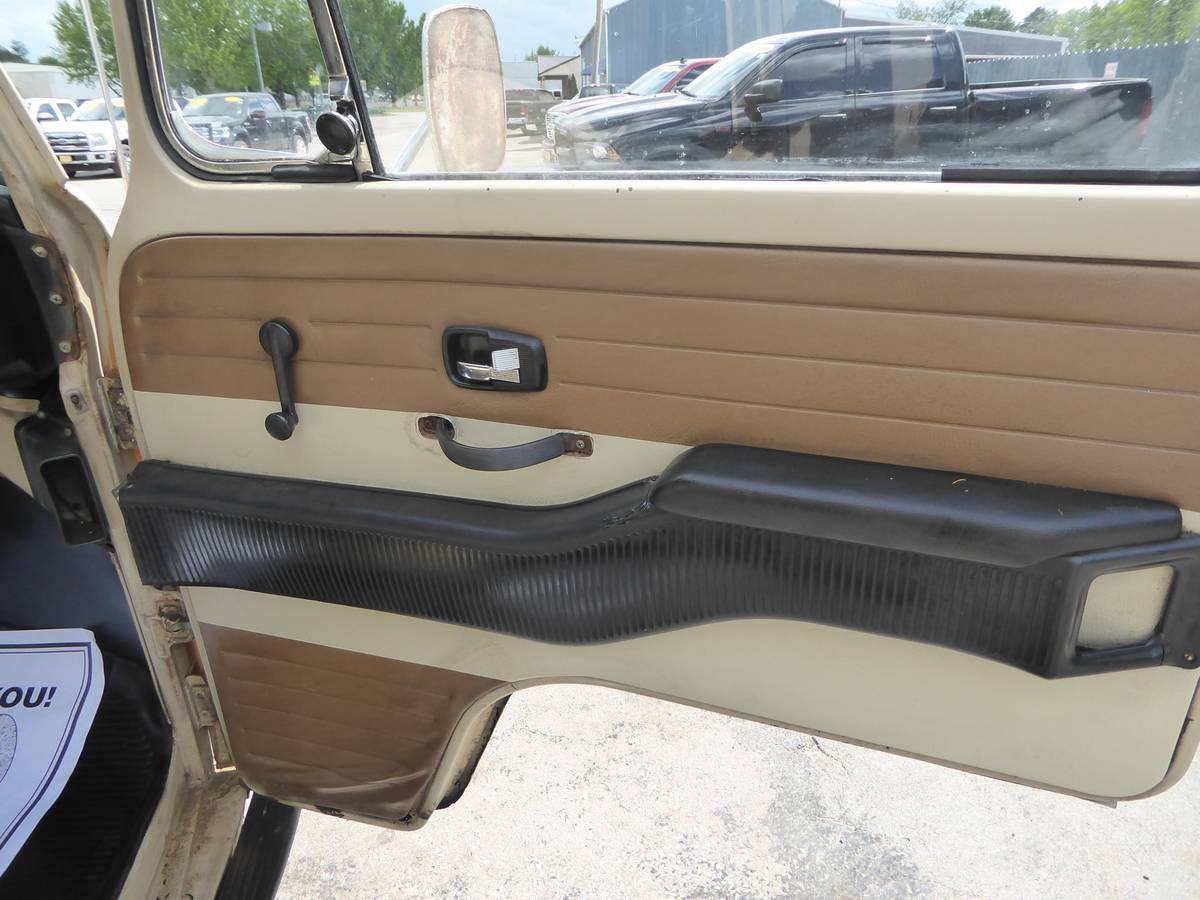 Volkswagen-Bus-1970-custom-17