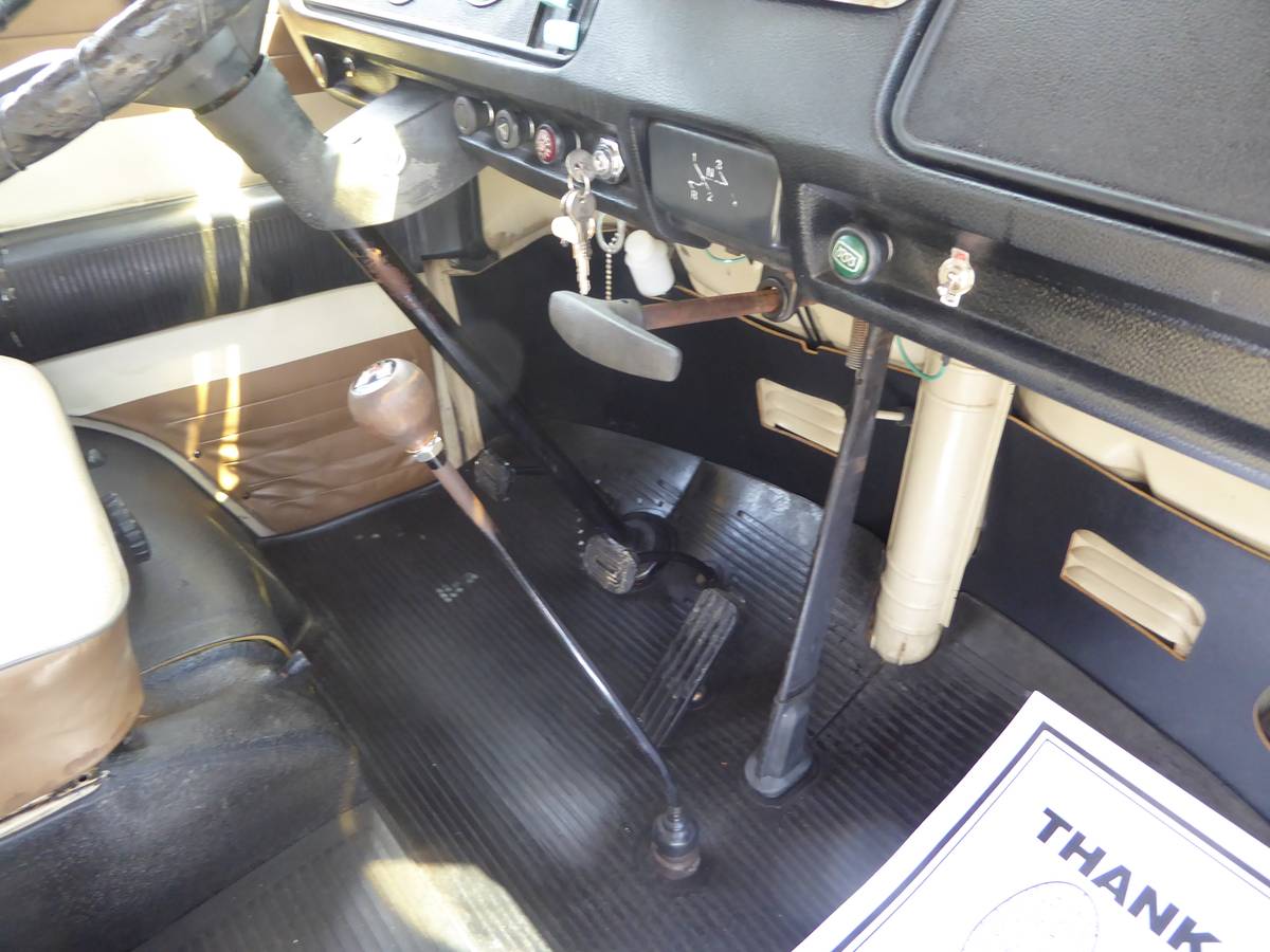 Volkswagen-Bus-1970-custom-18