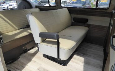 Volkswagen-Bus-1970-custom-19