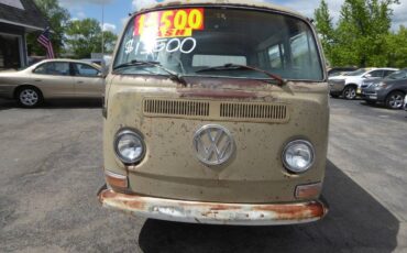 Volkswagen-Bus-1970-custom-2