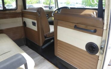 Volkswagen-Bus-1970-custom-20