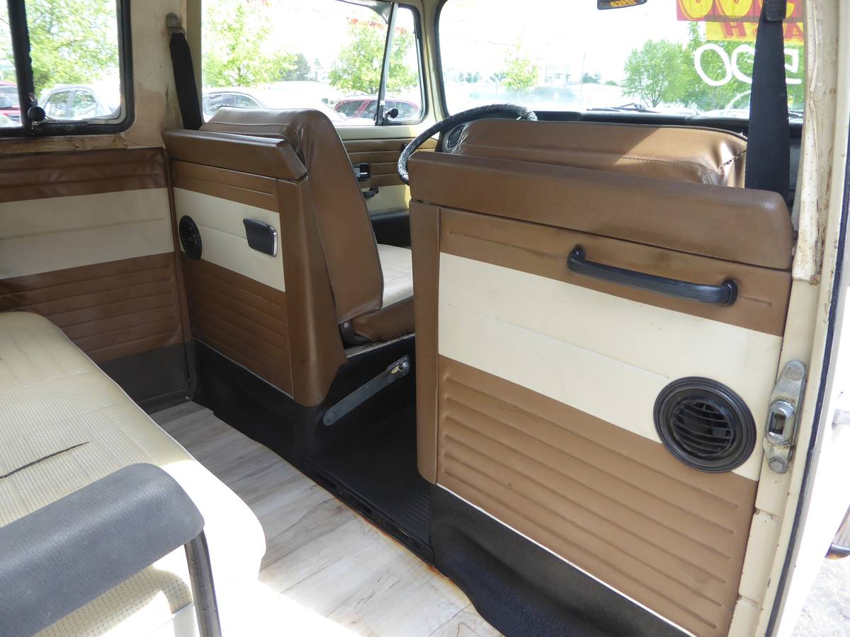 Volkswagen-Bus-1970-custom-20