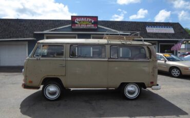 Volkswagen-Bus-1970-custom-21