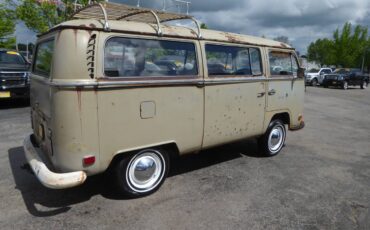 Volkswagen-Bus-1970-custom-4