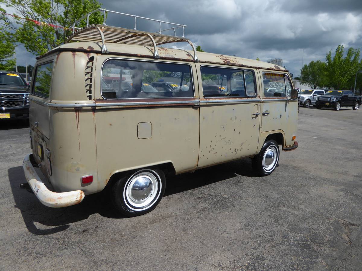 Volkswagen-Bus-1970-custom-4