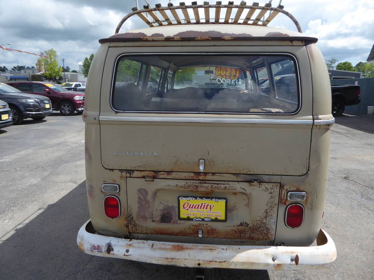 Volkswagen-Bus-1970-custom-5