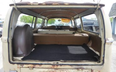 Volkswagen-Bus-1970-custom-8
