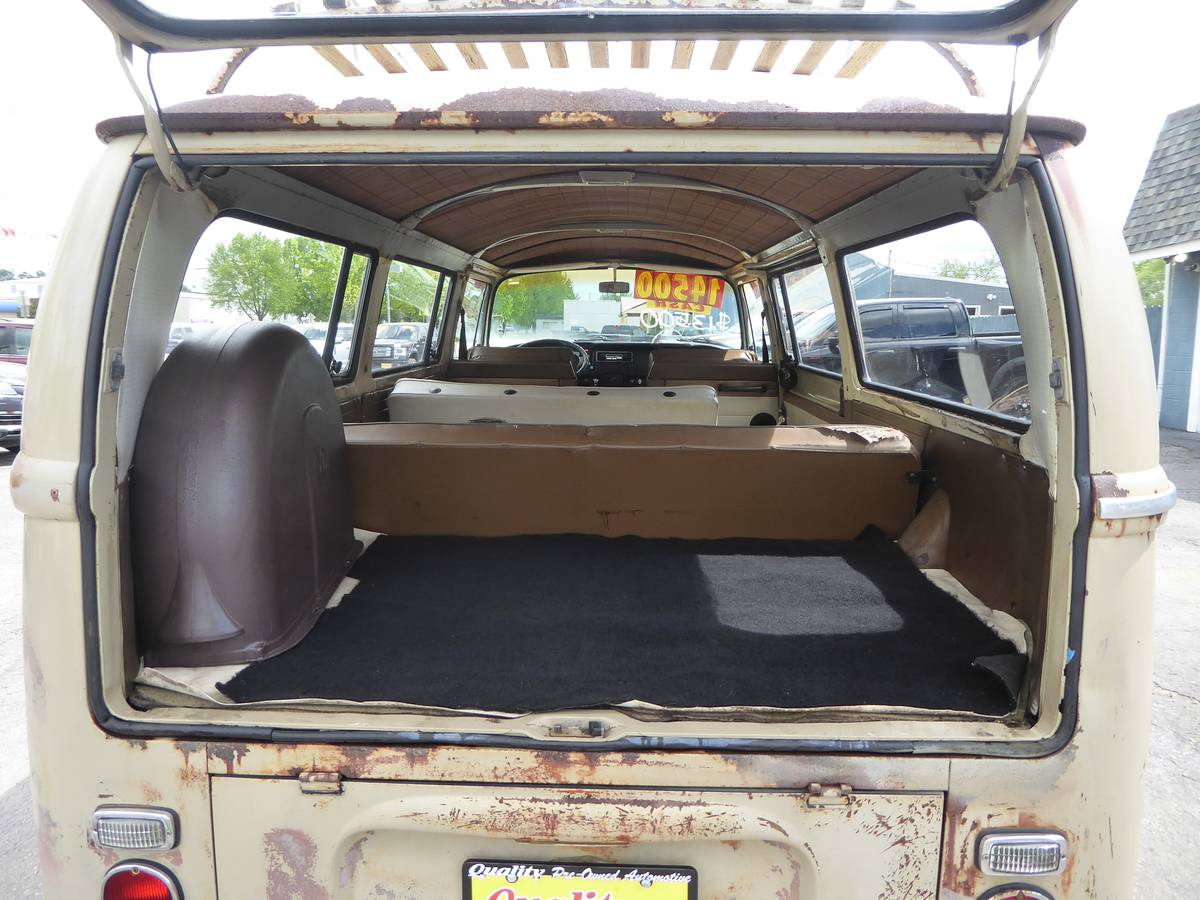 Volkswagen-Bus-1970-custom-8