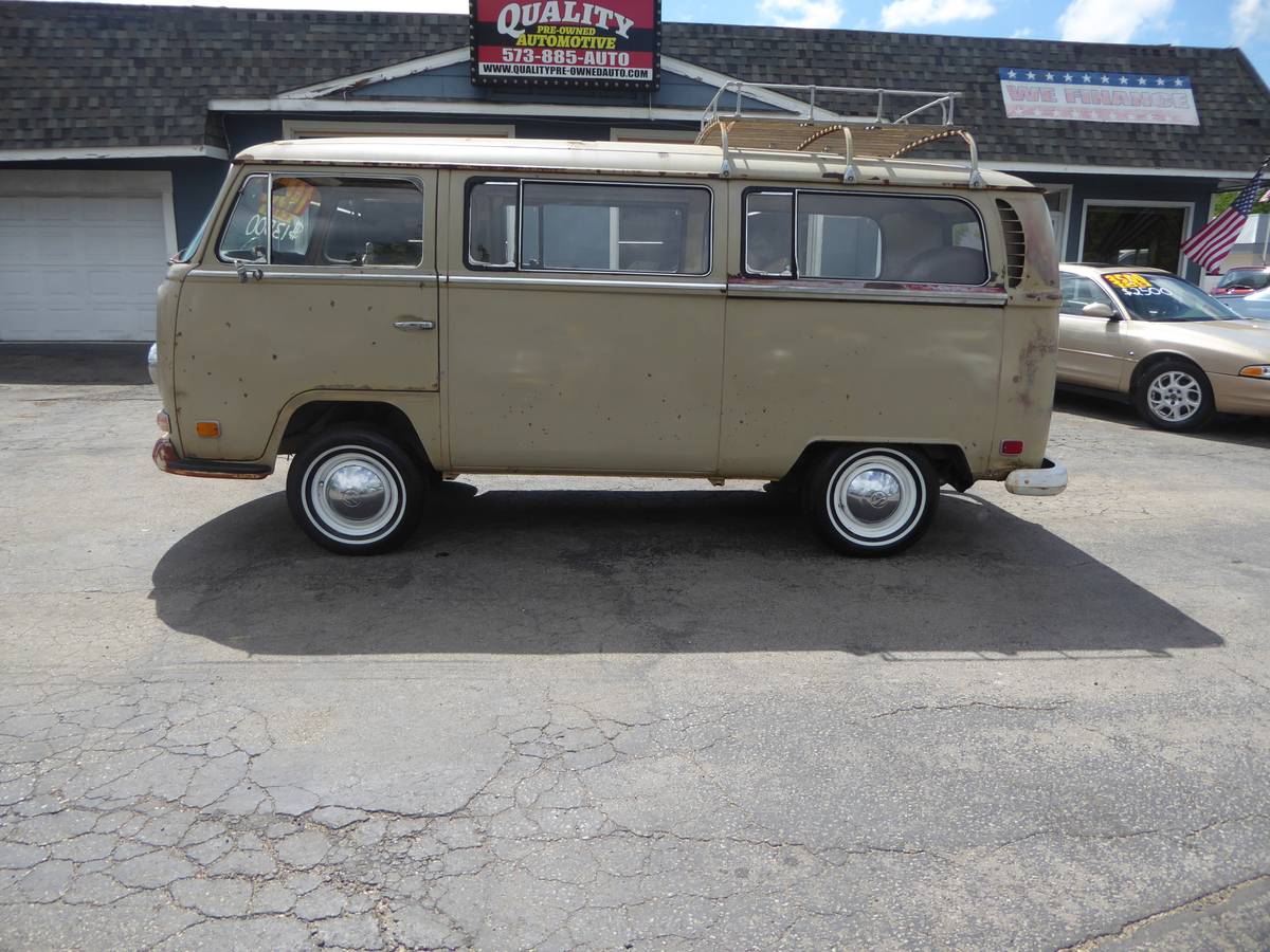 Volkswagen-Bus-1970-custom