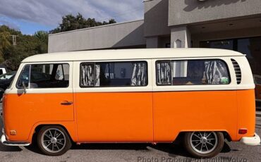 Volkswagen-Bus-1970-orange-1