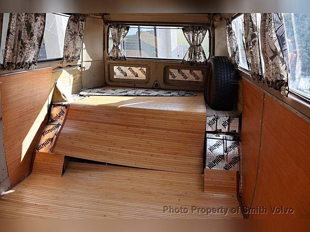Volkswagen-Bus-1970-orange-11