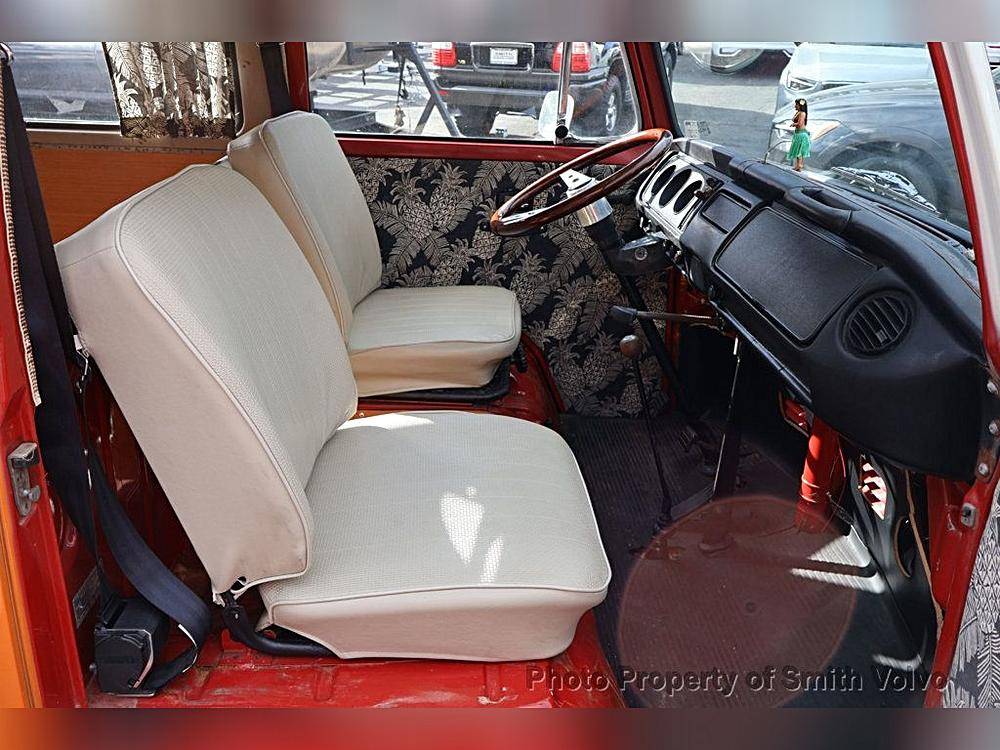 Volkswagen-Bus-1970-orange-15