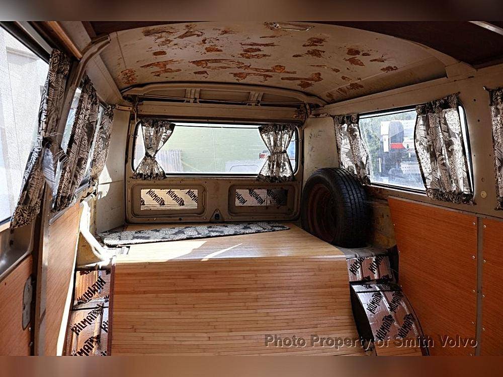 Volkswagen-Bus-1970-orange-17