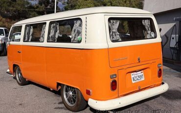Volkswagen-Bus-1970-orange-2