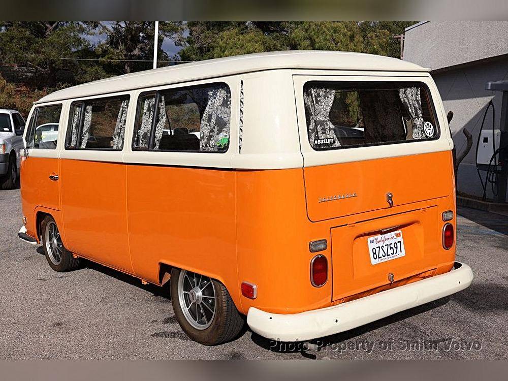 Volkswagen-Bus-1970-orange-2