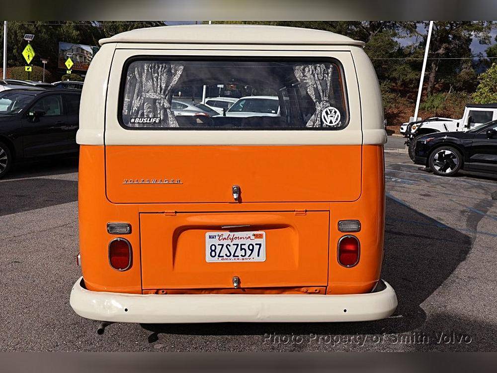 Volkswagen-Bus-1970-orange-3