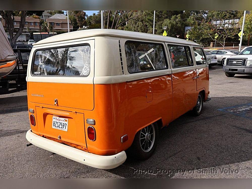 Volkswagen-Bus-1970-orange-4