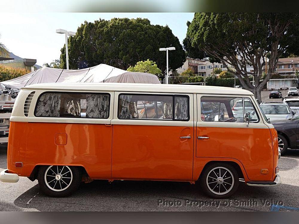 Volkswagen-Bus-1970-orange-5