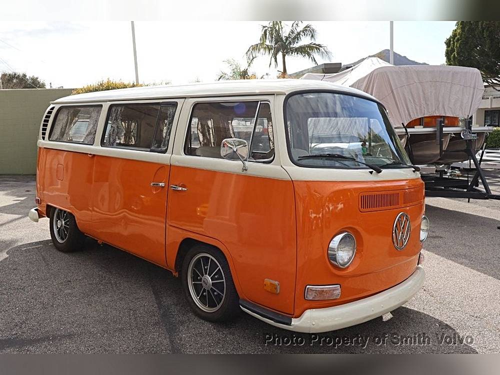 Volkswagen-Bus-1970-orange-6