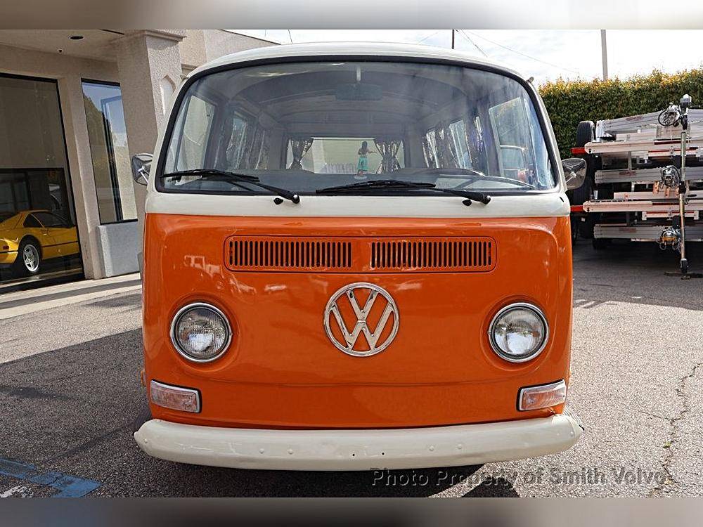 Volkswagen-Bus-1970-orange-7