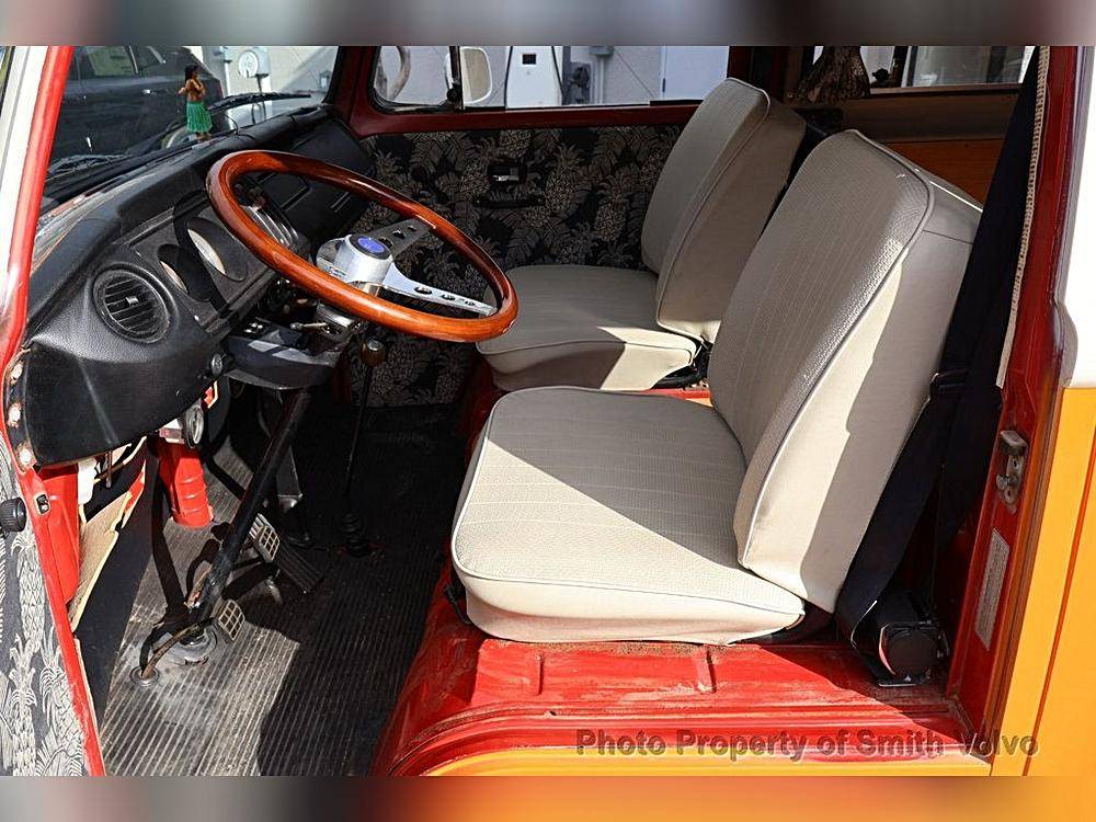 Volkswagen-Bus-1970-orange-8