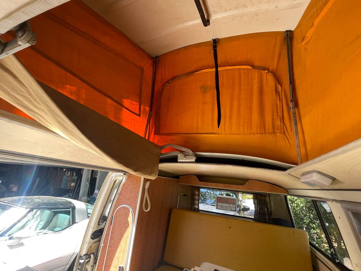 Volkswagen-Bus-1971-15