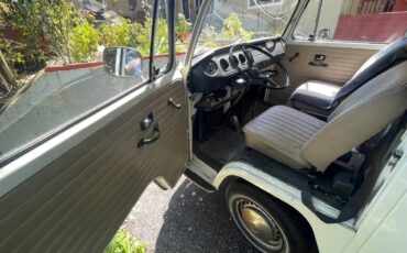 Volkswagen-Bus-1971-17