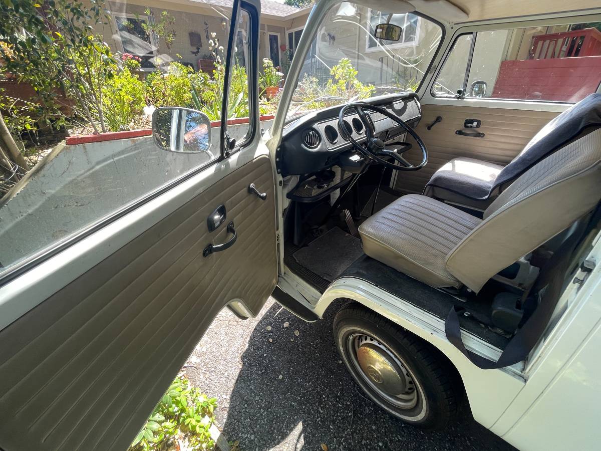 Volkswagen-Bus-1971-17