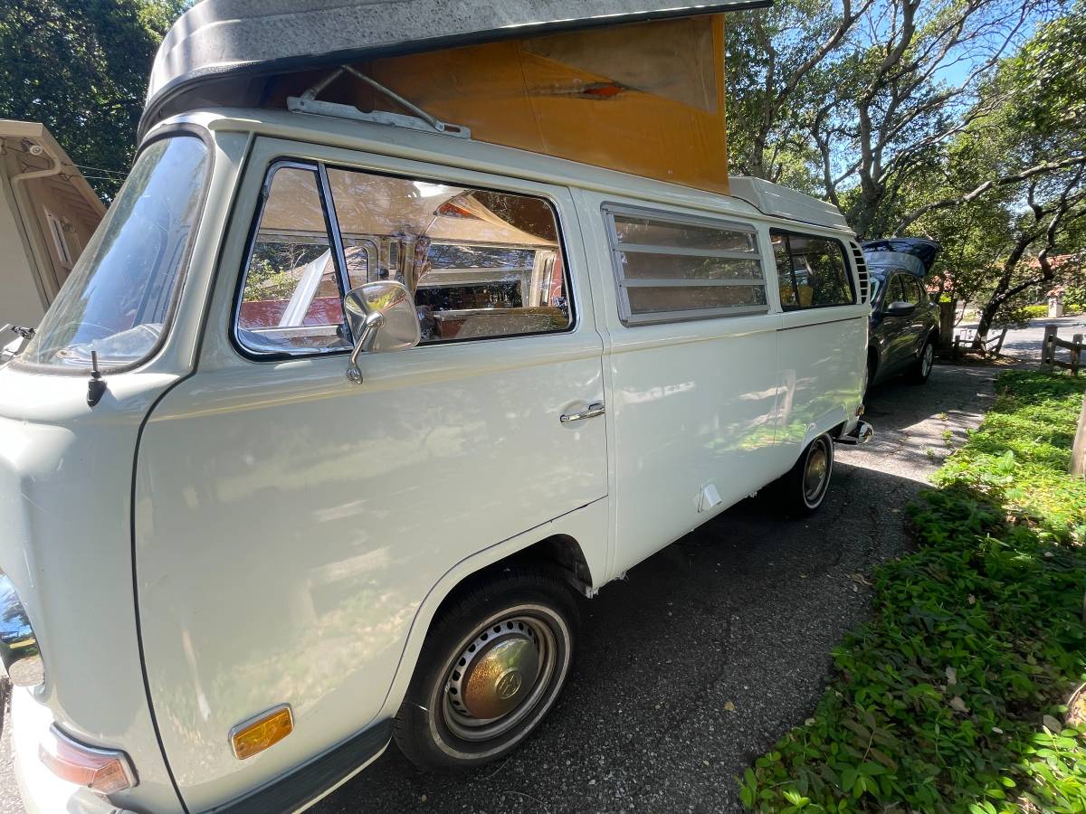 Volkswagen-Bus-1971-18