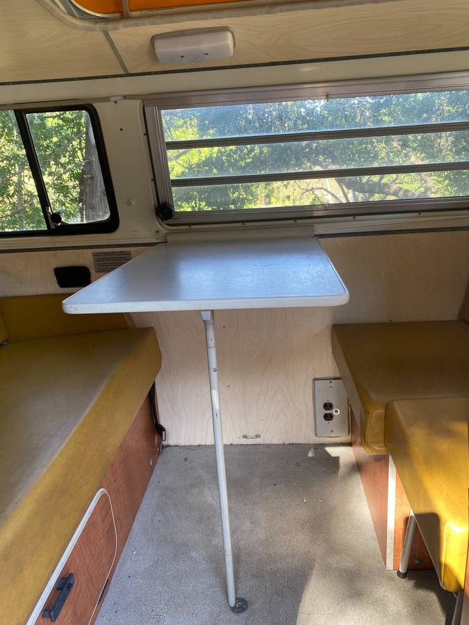 Volkswagen-Bus-1971-2