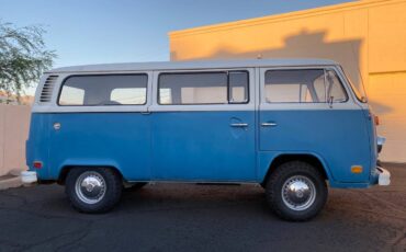 Volkswagen-Bus-1974-1