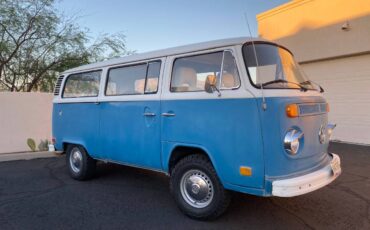 Volkswagen-Bus-1974
