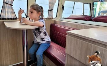 Volkswagen-Bus-23-Window-1974-VanMinivan-29
