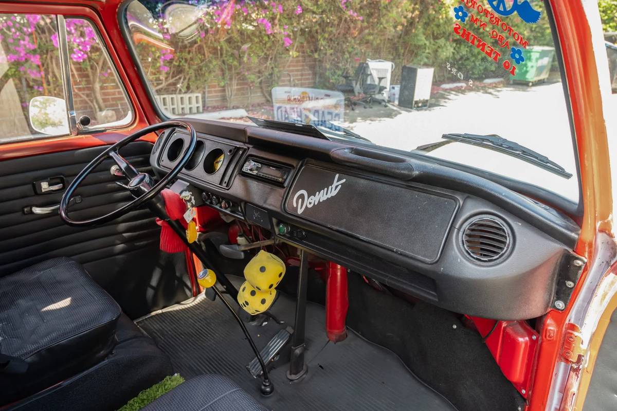 Volkswagen-Bus-type-2-1969-custom-4