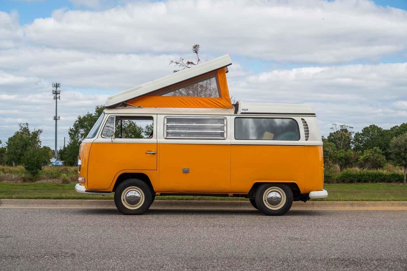 Volkswagen-BusVanagon-1969-Bus-1