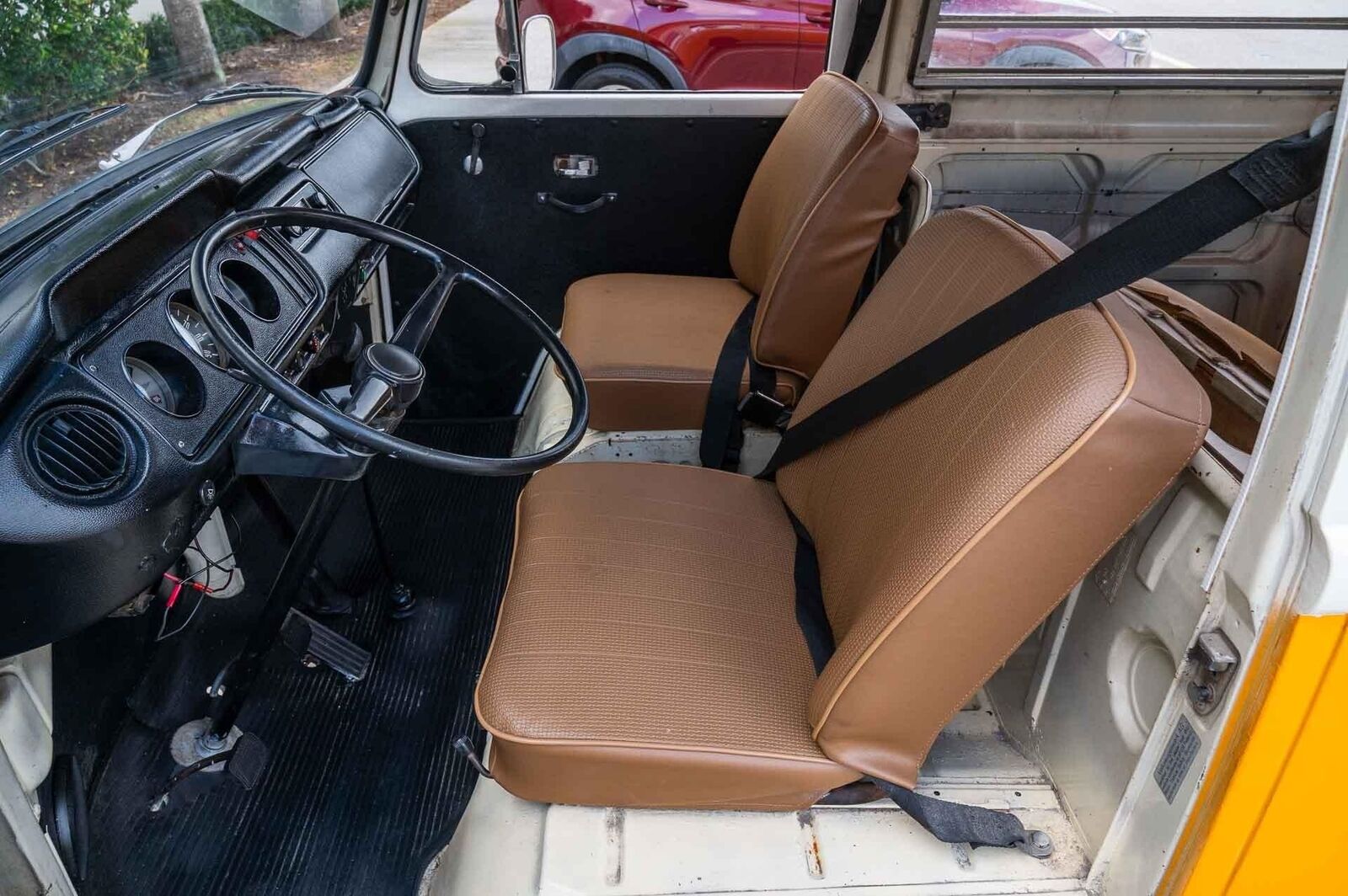Volkswagen-BusVanagon-1969-Bus-13