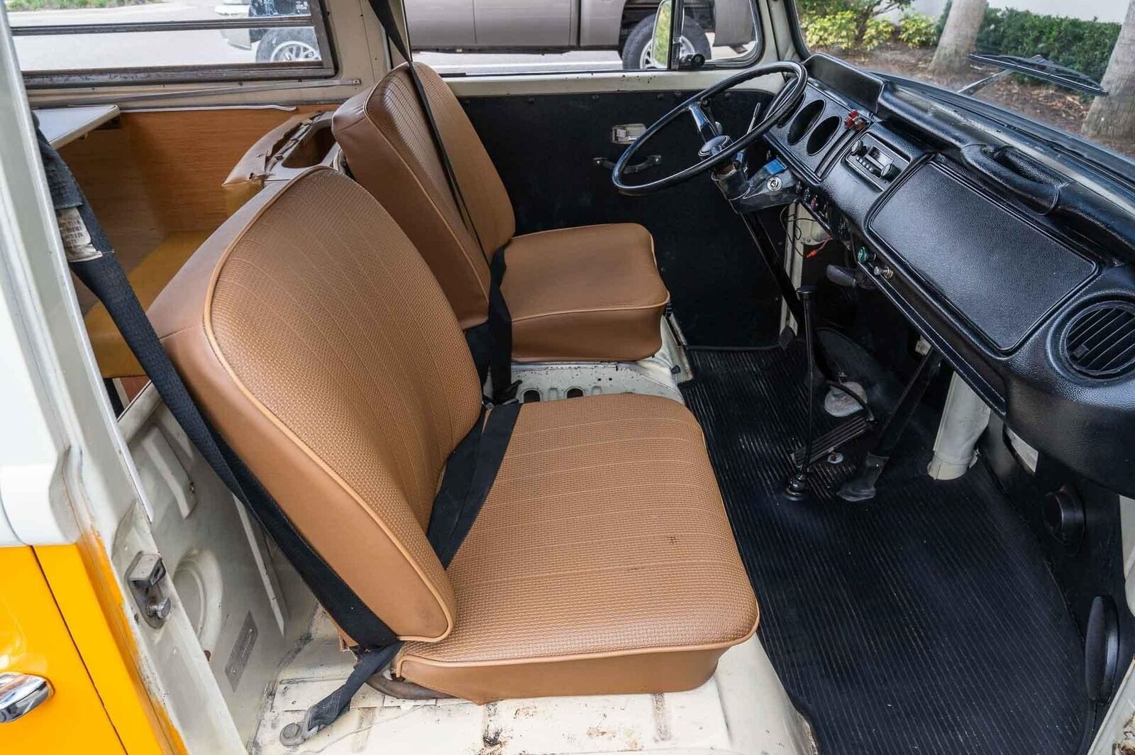 Volkswagen-BusVanagon-1969-Bus-14