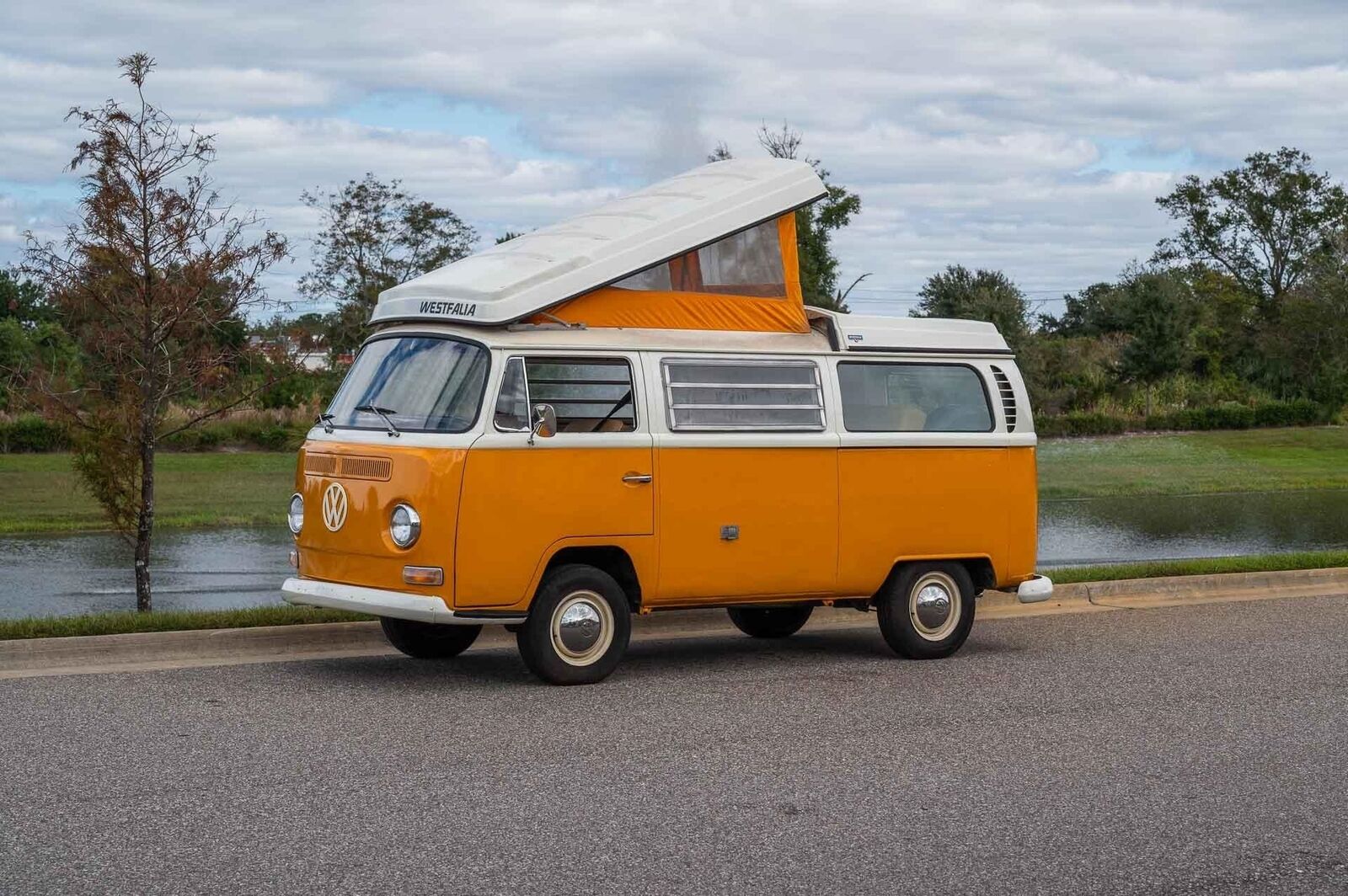 Volkswagen-BusVanagon-1969-Bus-17