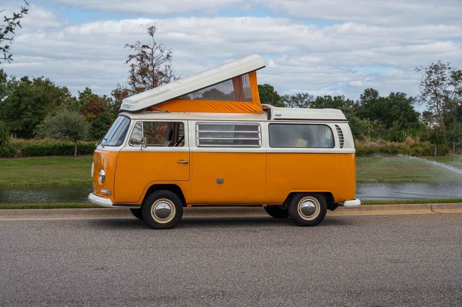 Volkswagen-BusVanagon-1969-Bus-18
