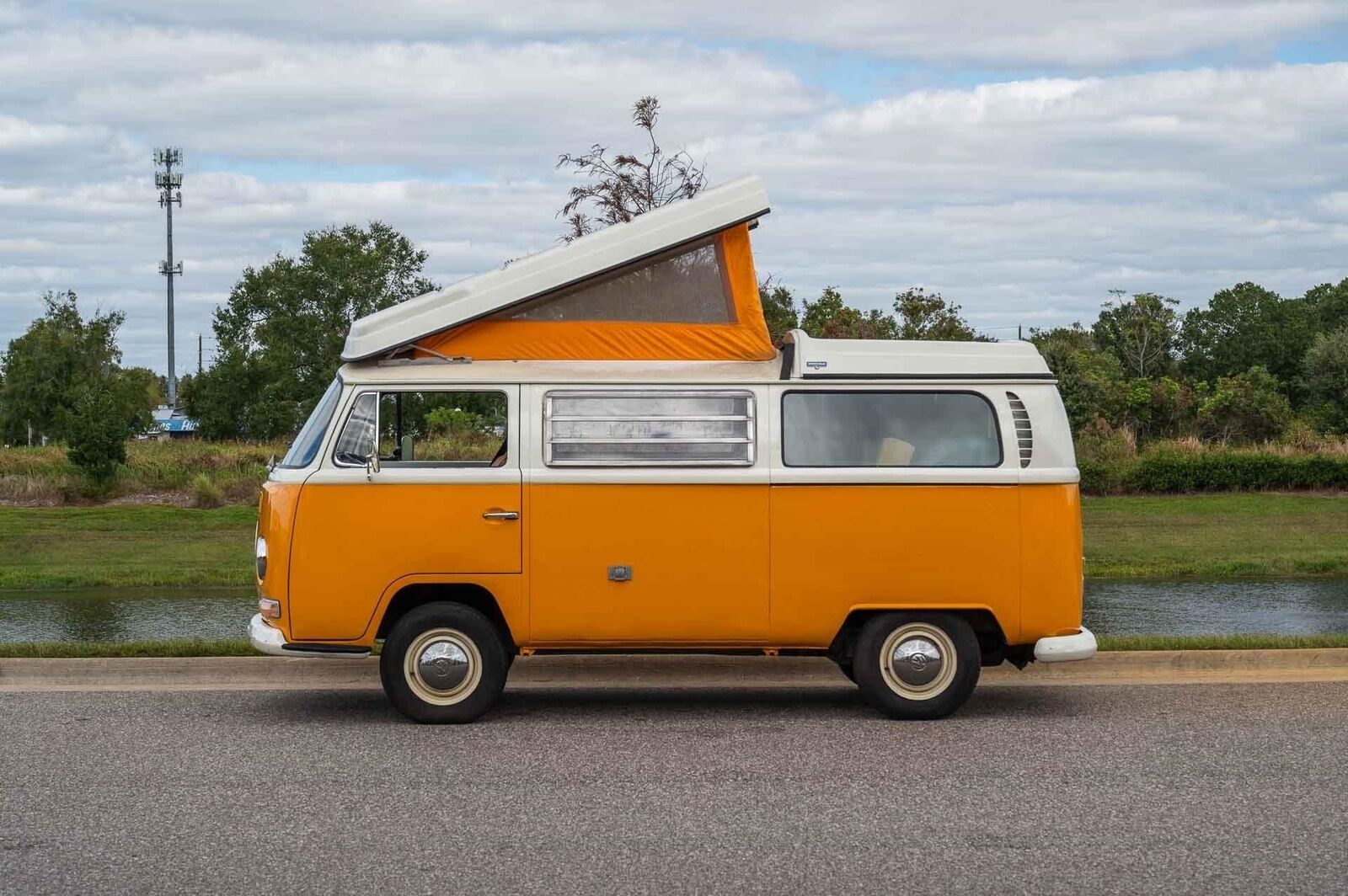 Volkswagen-BusVanagon-1969-Bus-19
